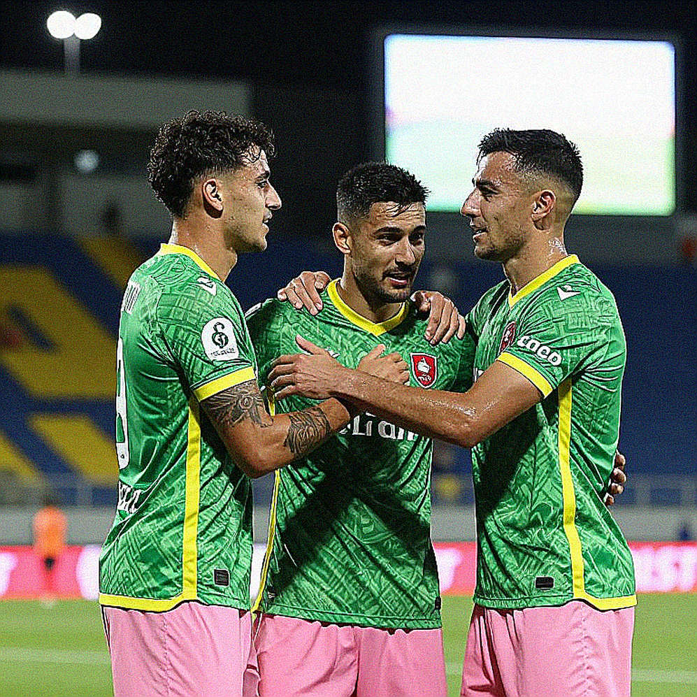 গোল বাতিলের ছায়ায় ভেঙে পড়া কাঠামো: গালাতাসারায় ১-৪ বার্সেলোনা এবং ডেভিনসন সানচেজের স্বীকারোক্তি